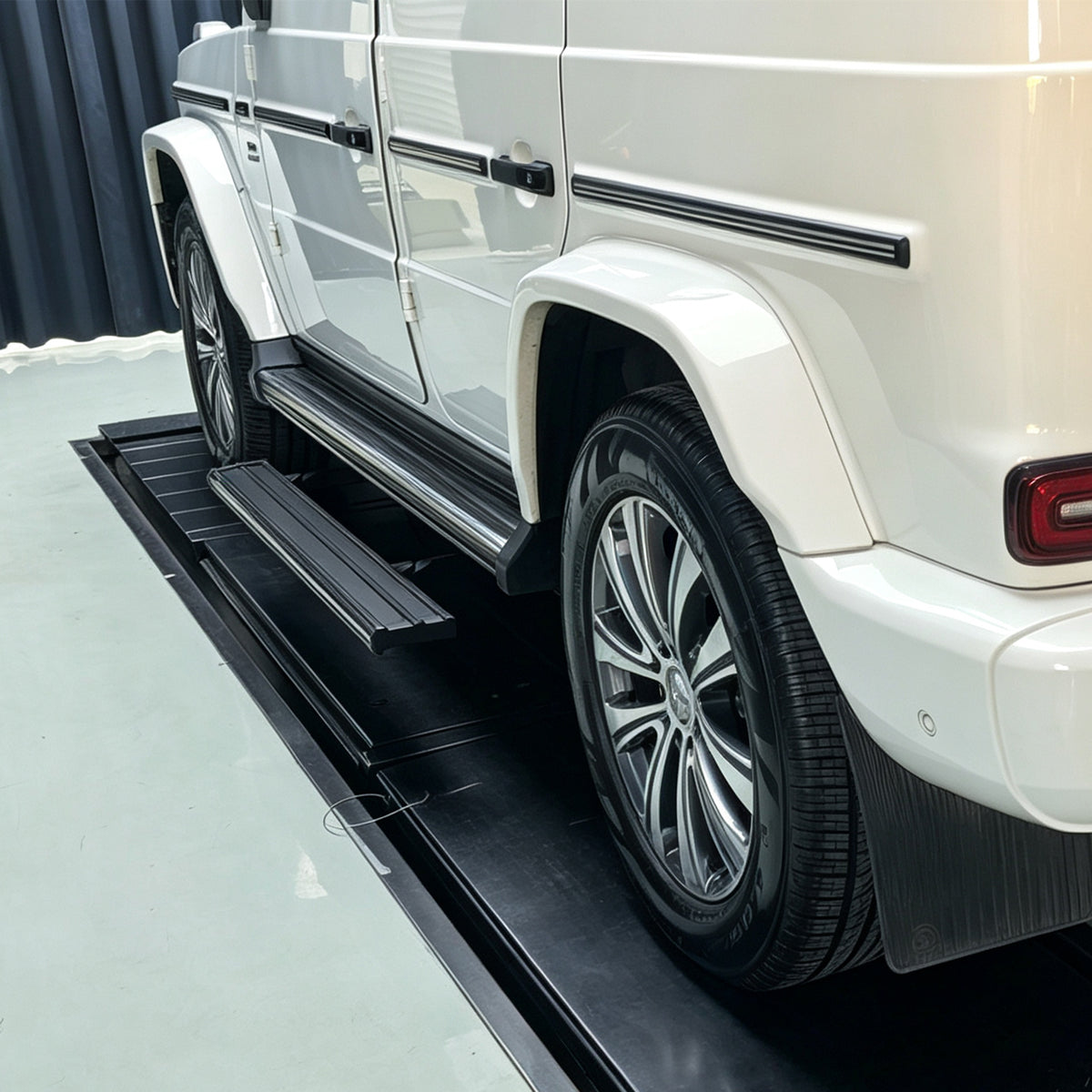 Electric Power Running Boards/Electric Side Steps for 2019–2026 G Wagon W463A/W465 G63/G500/G550/G350/G400 Extra Exterior Kits