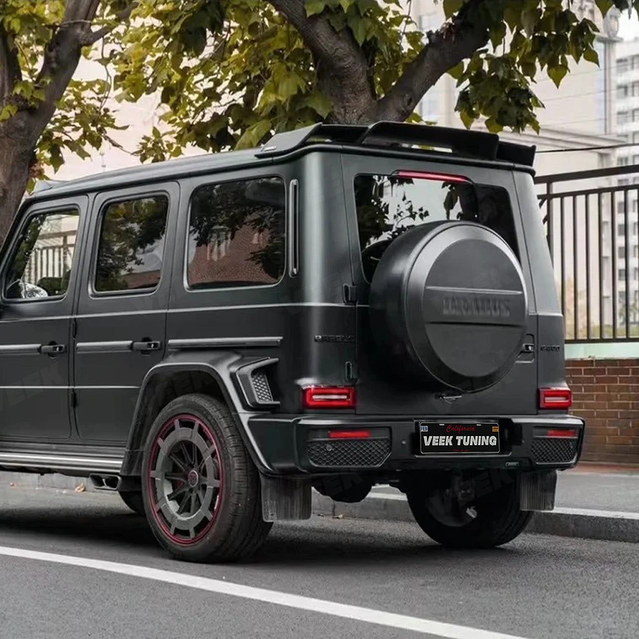 G-Class W463A G63-style carbon fiber tire cover