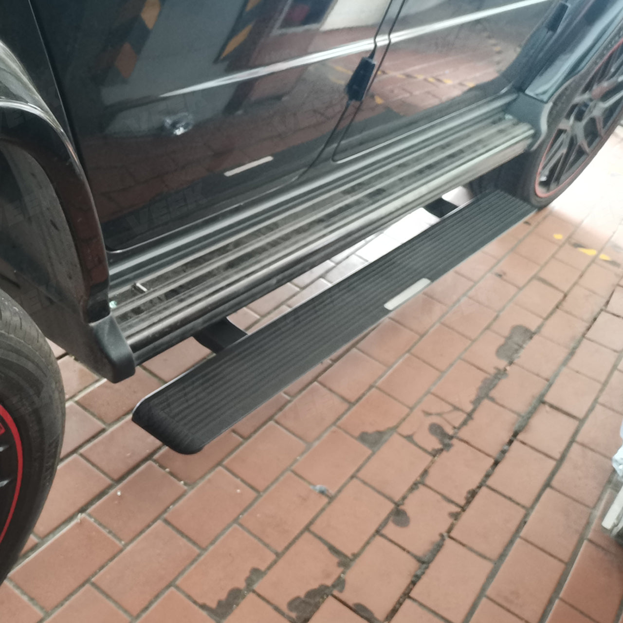 Long electric running board option for G Wagon