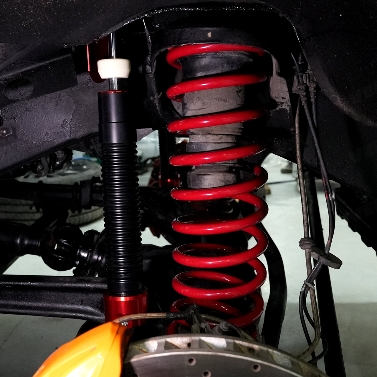 Mercedes G Wagon MRC suspension hardware detail